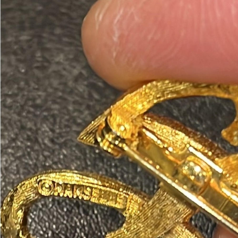 EUC. Mamselle Vintage 1950s “H” Initial Monogram Gold Sweater Pin Brooch - Picture 3 of 5